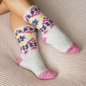 2 PACK NWT SNOWFLAKE PRINT CREW COZY SOCKS